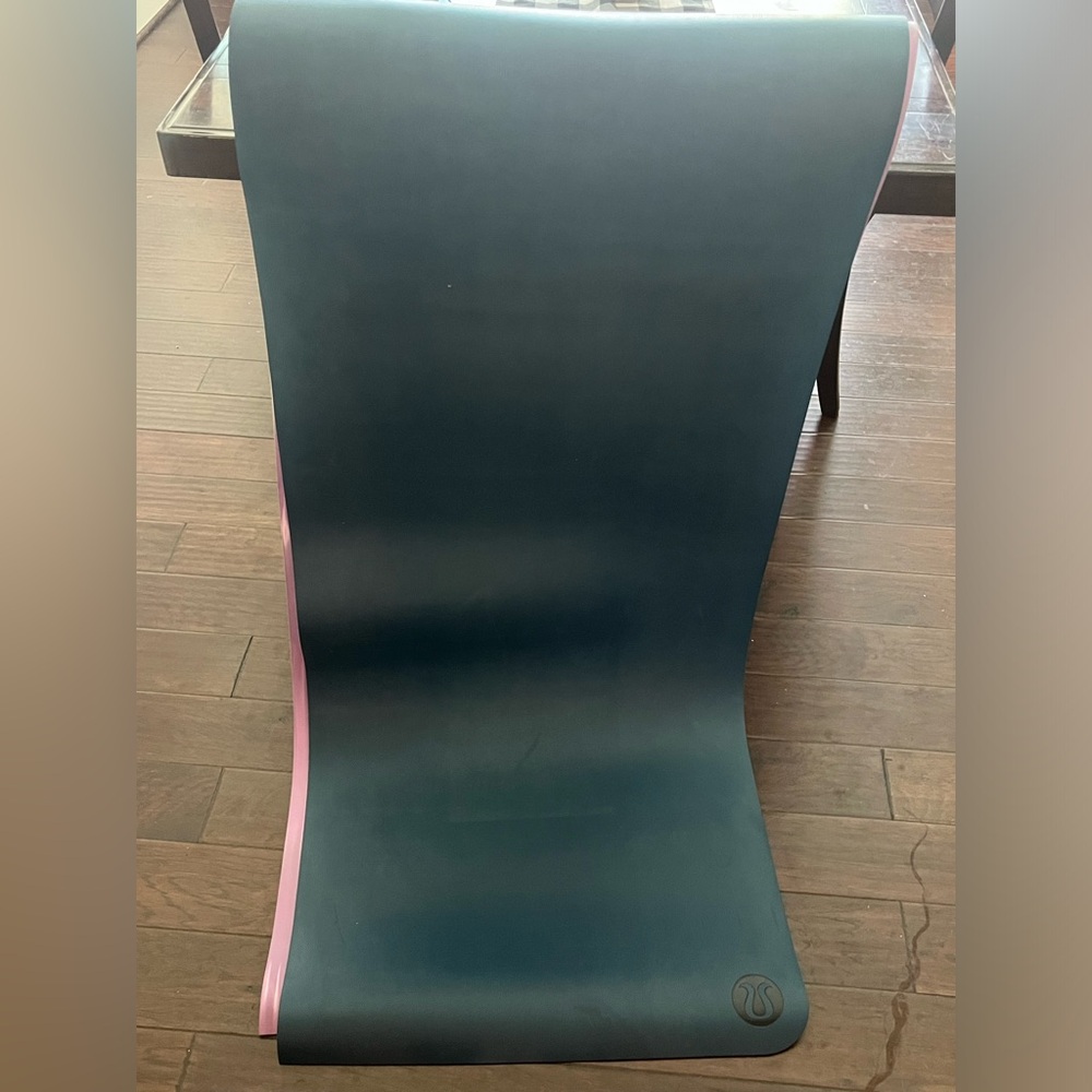 Lulu lemon yoga mat